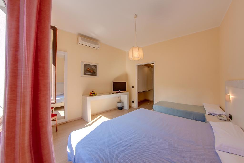 Hotel Del Golfo - Dependance Procchio  Rum bild